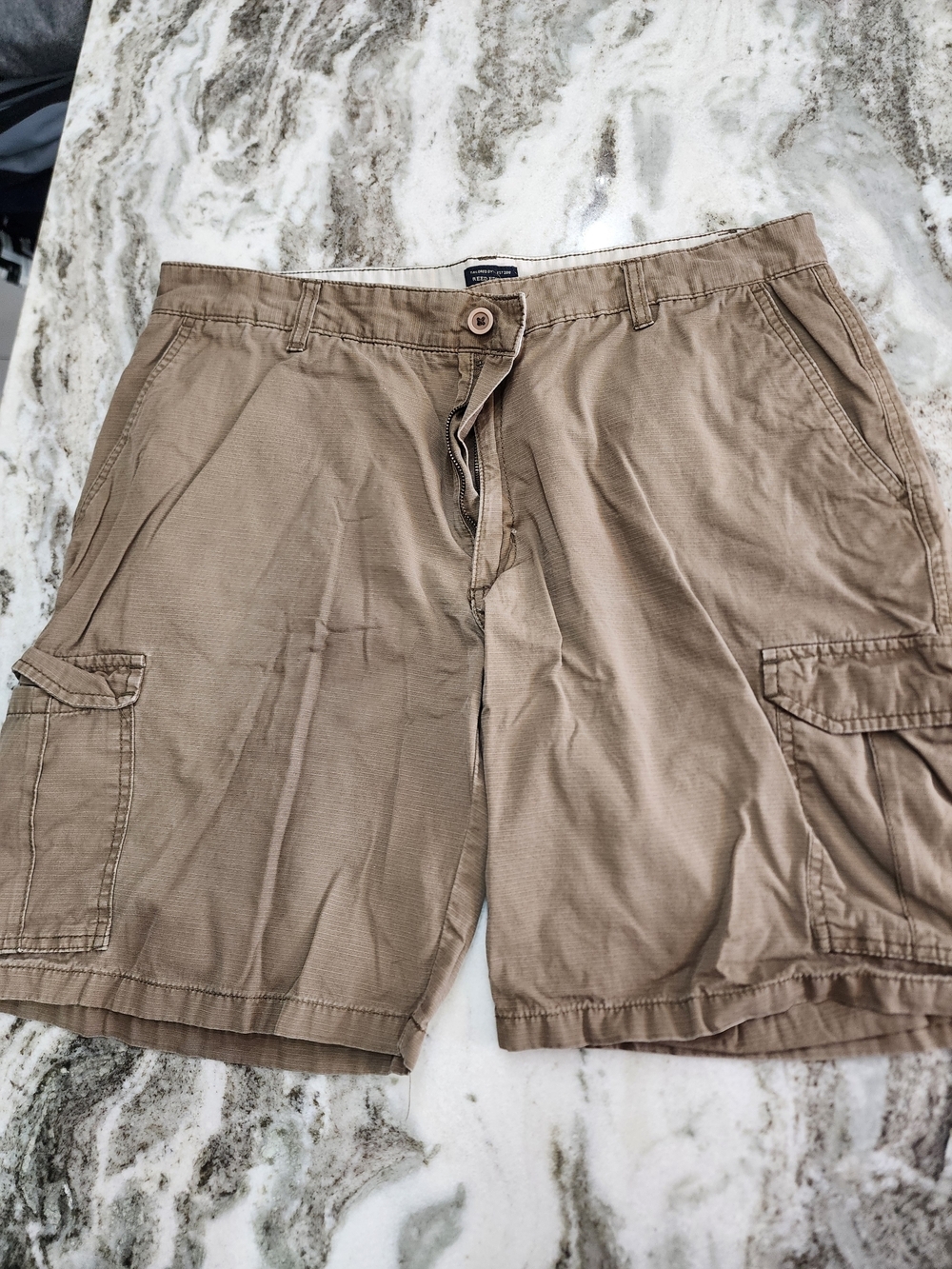 Casual Men's Cargo Shorts in Light Khaki - Versatile Pocket Design